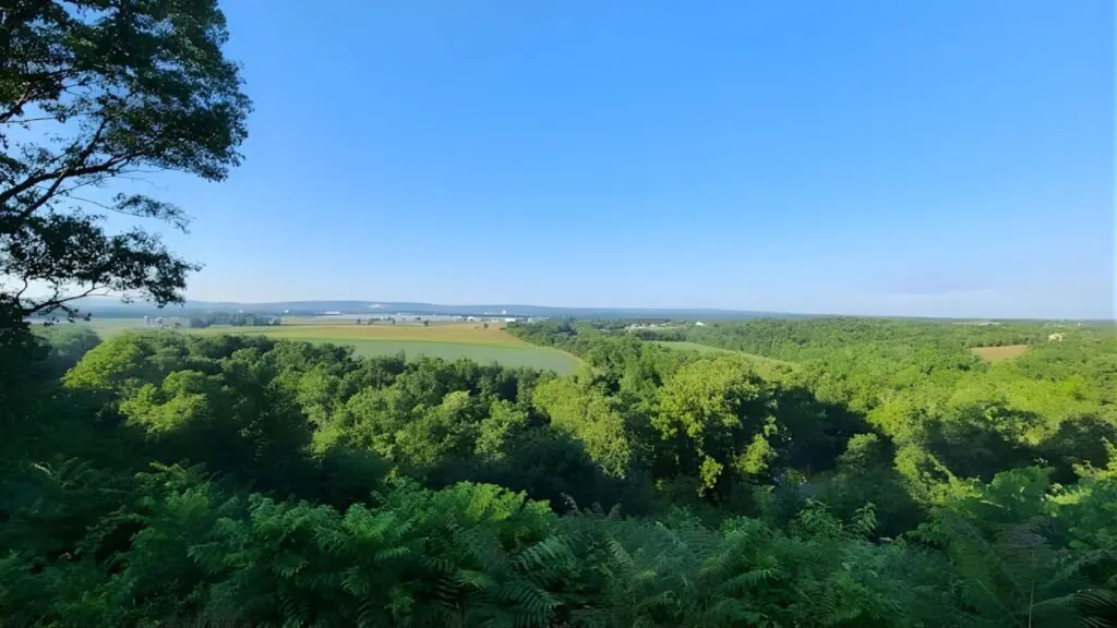 Peaceful natural landscape at a spiritual wellness retreat, ideal for reflection and mindfulness.